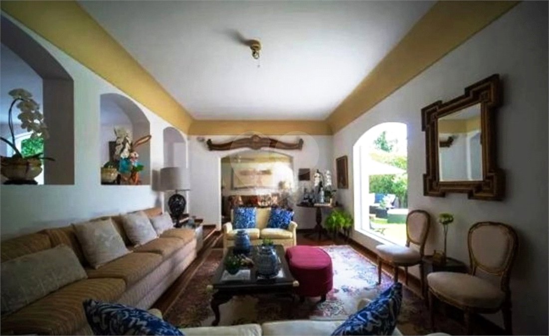 Casa à venda com 5 quartos, sendo 2 suítes,  em Jardim Everest, São Paulo, SP