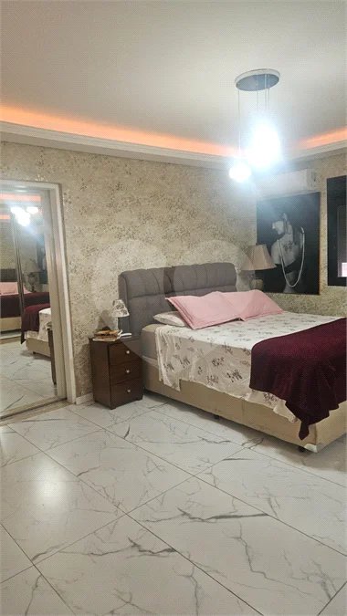 Indaiatuba- condominio Vale das Laranjeiras - Itaici - Terreno 3040,00 ms- construida 220ms - 3 dormitórios, sendo 2 suítes e uma suíte master com closet, além de uma sala ampla com 3 ambientes, Cozinha planejada,, campo de futebol/vôlei, Area de lazer com piscina, espaço gourmet com churrasque