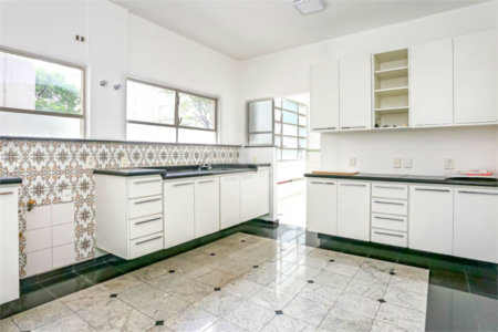 Apartamento na Bela Vista com 228m² 3 dormitorios Aceita e estuda Permuta.