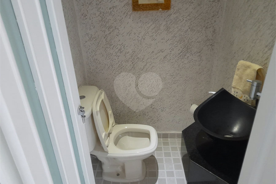 Sobrado à venda com 4 quartos, sendo 1 suíte, em Chora Menino, São Paulo, SP