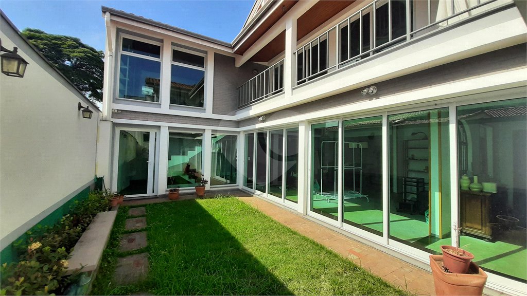 Casa à venda com 4 quartos, sendo 2 suítes, em Jardim Prudência, São Paulo, SP