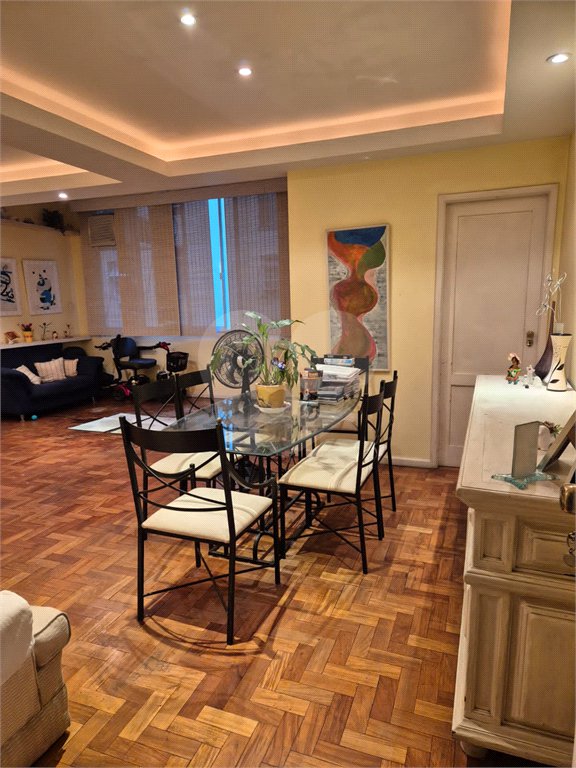Apartamento à venda com 2 quartos, sendo 1 suíte,  em Copacabana, Rio de Janeiro, RJ