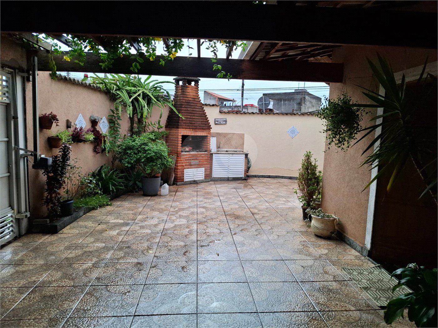 Casa à venda com 2 suítes em Vila Figueira, Suzano, SP