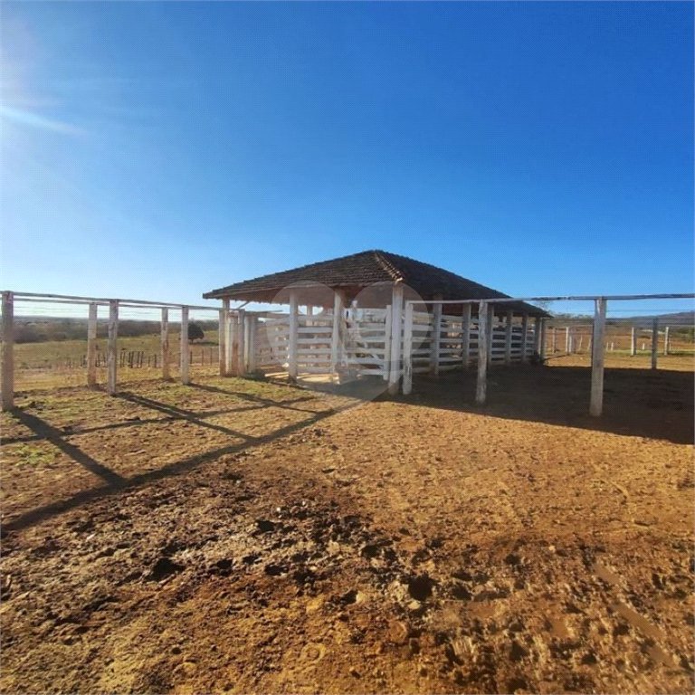 Fazenda à venda com 6 quartos, sendo 1 suíte,  no Centro, Capitão Enéas, MG