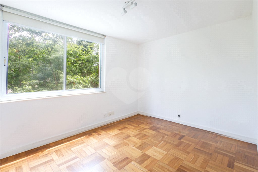 Apartamento à venda com 3 quartos, sendo 1 suíte, em Jardim Europa, São Paulo, SP