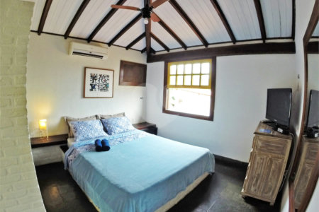 Casa à venda com 8 quartos, sendo 4 suítes, em Alto de Búzios, Armação dos Búzios, RJ