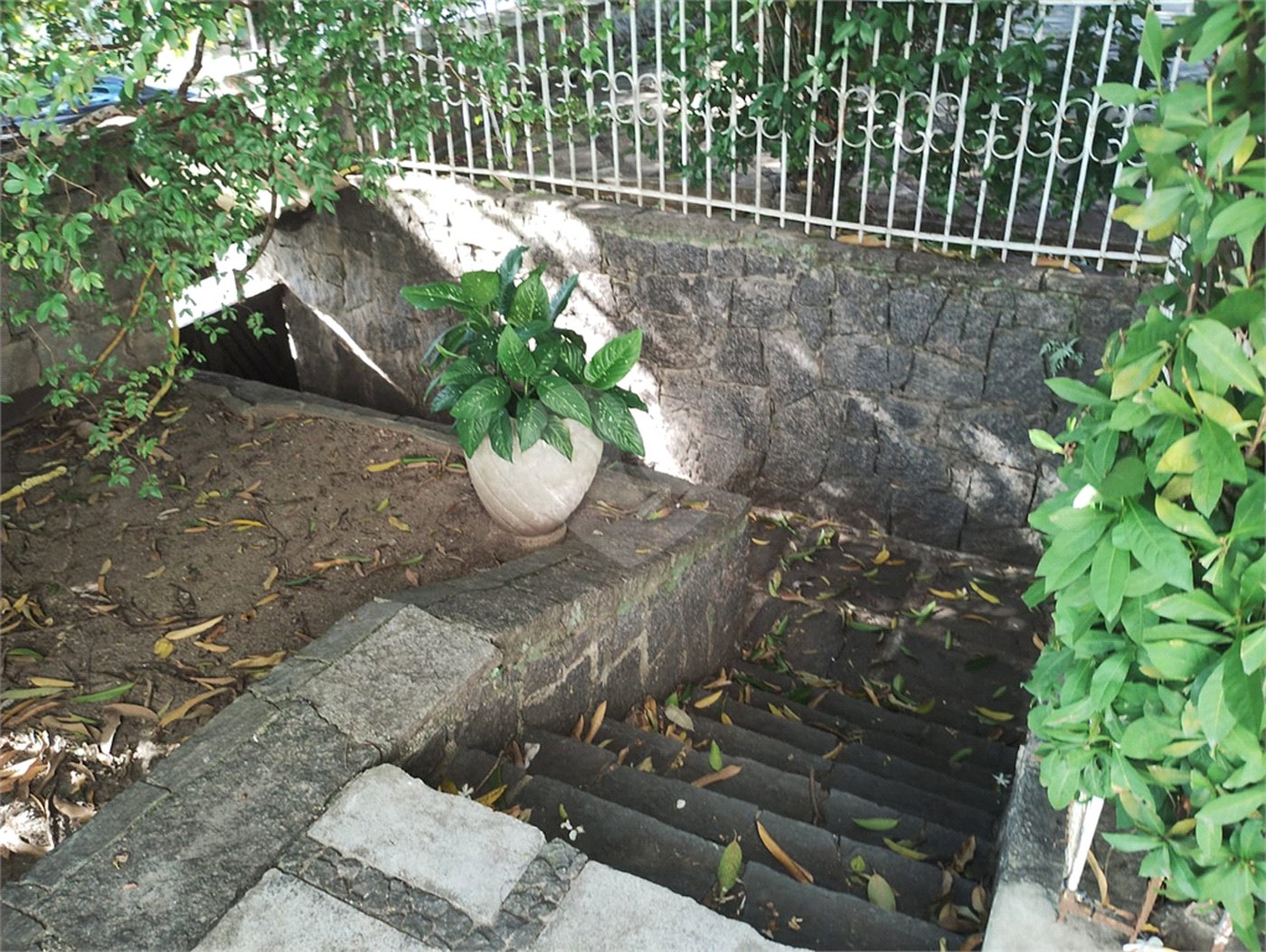 Casa à venda com 5 quartos, sendo 3 suítes, no condomínio Vilarejo, Rio de Janeiro - RJ