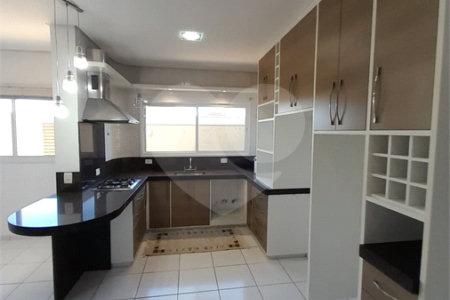 Casa à venda com 4 quartos, sendo 3 suítes, no condomínio Residencial Terras de Vinhedo, Vinhedo - SP