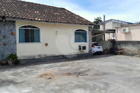 Casa à venda com 3 quartos em Santíssimo, Rio de Janeiro, RJ