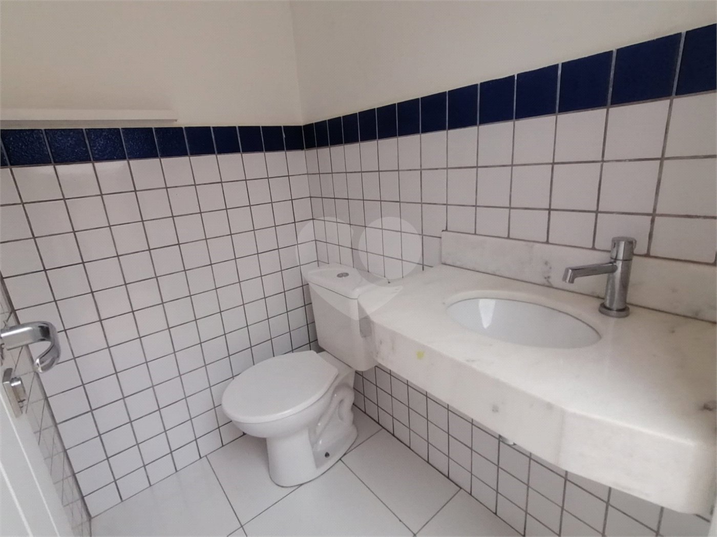Casa para alugar com 3 quartos, sendo 1 suíte, no condomínio Recanto dos Paturis, Vinhedo - SP