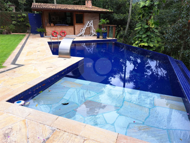 Casa à venda com 3 quartos, sendo 1 suíte,  no condomínio Parque Petrópolis 4 Secção, Mairiporã - SP