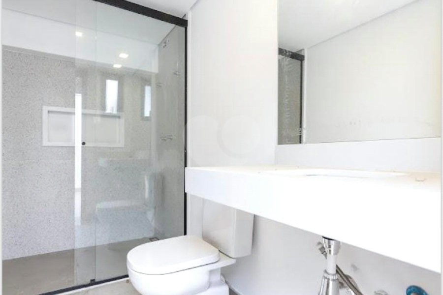Casa à venda com 3 quartos, sendo 2 suítes, no condomínio Residencial Erika, São Paulo - SP