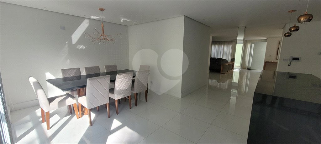 Sobrado à venda com 4 quartos, sendo 2 suítes, em Vila Irmãos Arnoni, São Paulo, SP