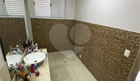 Sobrado à venda com 5 quartos em Santa Maria, Osasco, SP