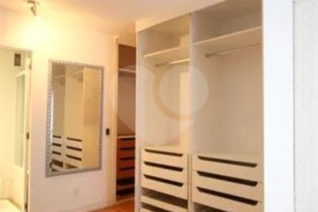 Apartamento à venda com 3 quartos, sendo 2 suítes,  em Paraíso do Morumbi, São Paulo, SP