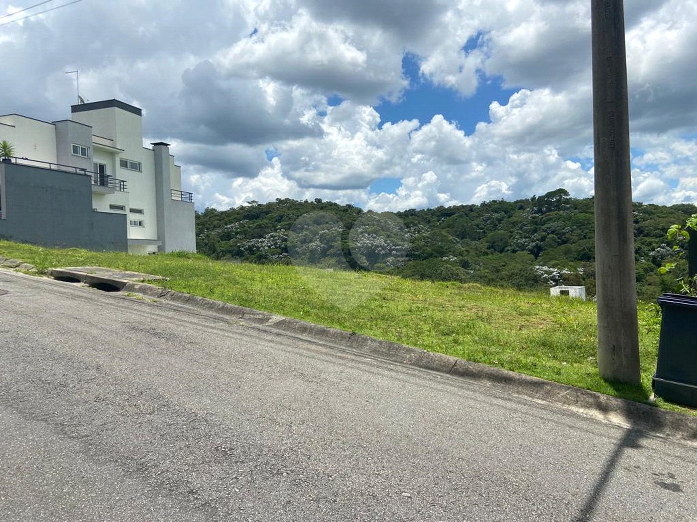 Terreno à venda no condomínio Brisa 1, Mogi das Cruzes - SP