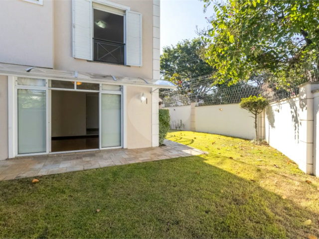 Casa à venda com 4 quartos, sendo 2 suítes,  no condomínio Stephanie, São Paulo - SP