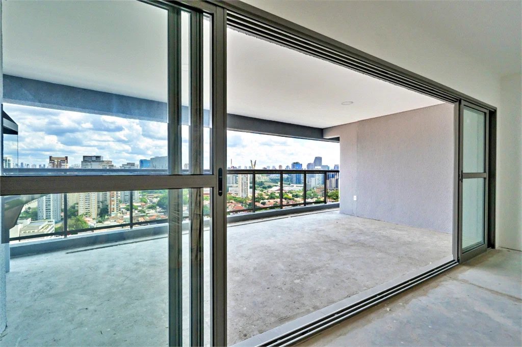 Apartamento à venda com 4 quartos, sendo 2 suítes,  em Jardim das Acácias, São Paulo, SP