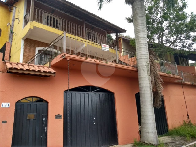 Sobrado à venda com 3 quartos, sendo 1 suíte, em Serra da Cantareira, Mairiporã, SP
