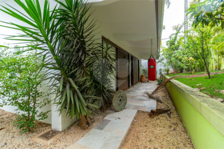Sobrado à venda com 5 suítes em Jardim Cordeiro, São Paulo, SP