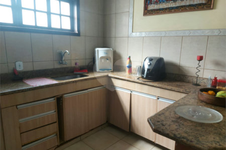 Casa à venda com 4 quartos, sendo 1 suíte, no condomínio River Plate, Rio de Janeiro - RJ