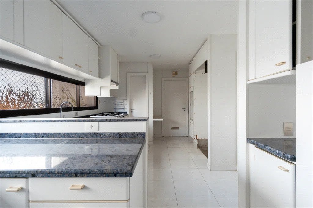 Duplex à venda com 6 quartos, sendo 4 suítes, em Alto de Pinheiros, São Paulo, SP
