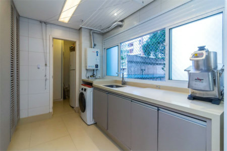 Apartamento à venda com 3 suítes em Vila Cordeiro, São Paulo, SP