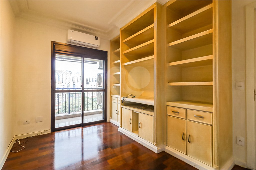 Apartamento à venda com 4 quartos, sendo 3 suítes, em Brooklin Paulista, São Paulo, SP