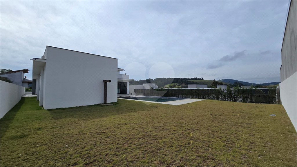 Casa à venda ou para alugar com 5 quartos, sendo 4 suítes,  no condomínio Equilibrium, Atibaia - SP