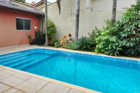Sobrado à venda com 4 quartos, sendo 2 suítes, em Vila Petrópolis, Atibaia, SP