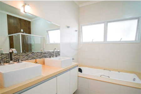 Casa à venda com 4 quartos, sendo 2 suítes, no condomínio Residencial Jardim Primavera, Louveira - SP