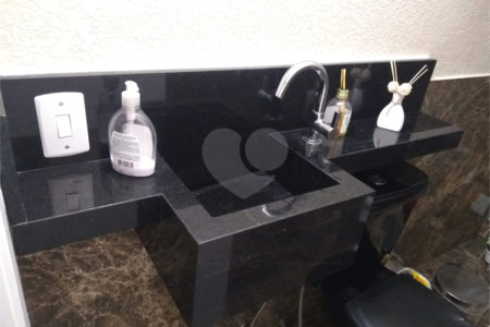 Casa à venda com 3 quartos, sendo 1 suíte,  no condomínio Casa de Rua, São Paulo - SP