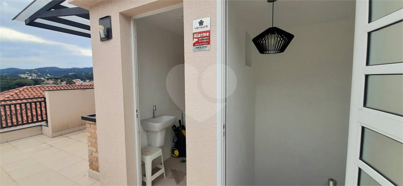 Casa à venda com 3 quartos, sendo 1 suíte, no condomínio Residencial Gran Veiga, São Paulo - SP
