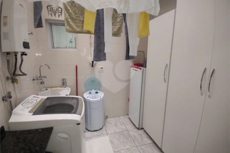 Casa à venda com 2 suítes no condomínio Morada das Hortênsias, São Paulo - SP
