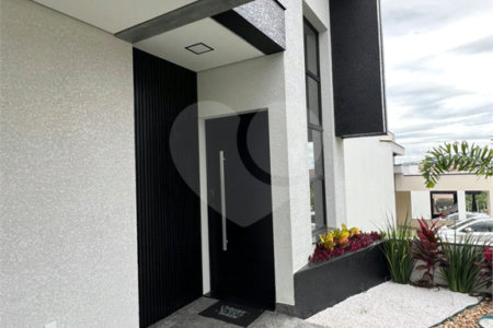 Casa à venda com 3 quartos, sendo 1 suíte, no condomínio Horto Florestal Villagio, Sorocaba - SP
