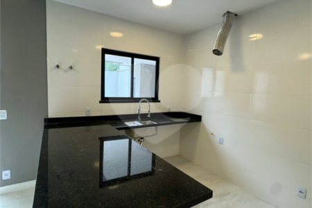 Casa à venda com 5 quartos, sendo 4 suítes, no condomínio Grand Park, Rio de Janeiro - RJ