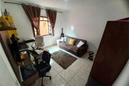 Sobrado à venda com 4 quartos, sendo 1 suíte, em Santo Antônio, Osasco, SP