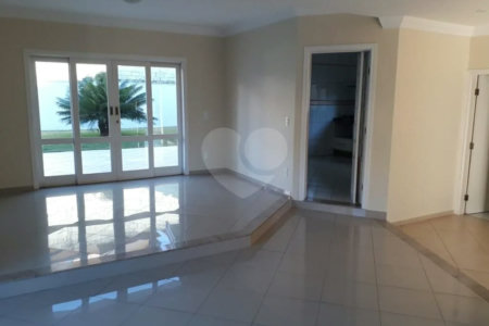 Casa à venda com 3 quartos, sendo 1 suíte, em Condomínio Residencial Terras do Caribe, Valinhos, SP