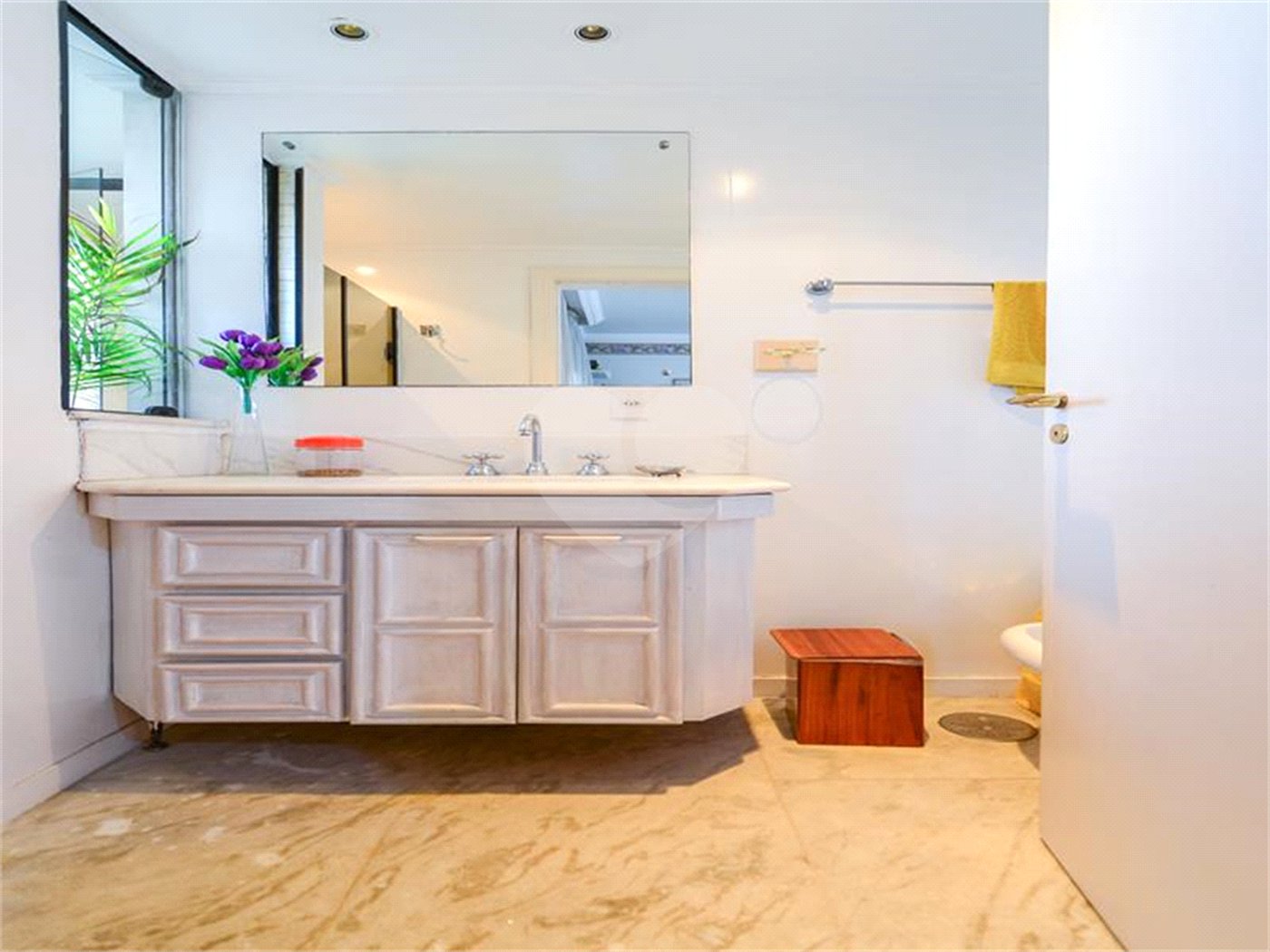 Apartamento à venda com 3 suítes em Vila Suzana, São Paulo, SP