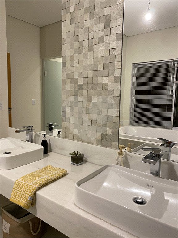 Casa à venda com 3 suítes no condomínio Jardim Primavera, Louveira - SP