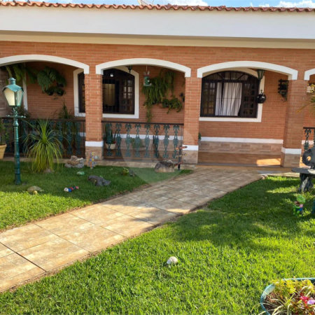 Casa à venda com 3 quartos, sendo 1 suíte, no Centro, Bom Jesus dos Perdões, SP