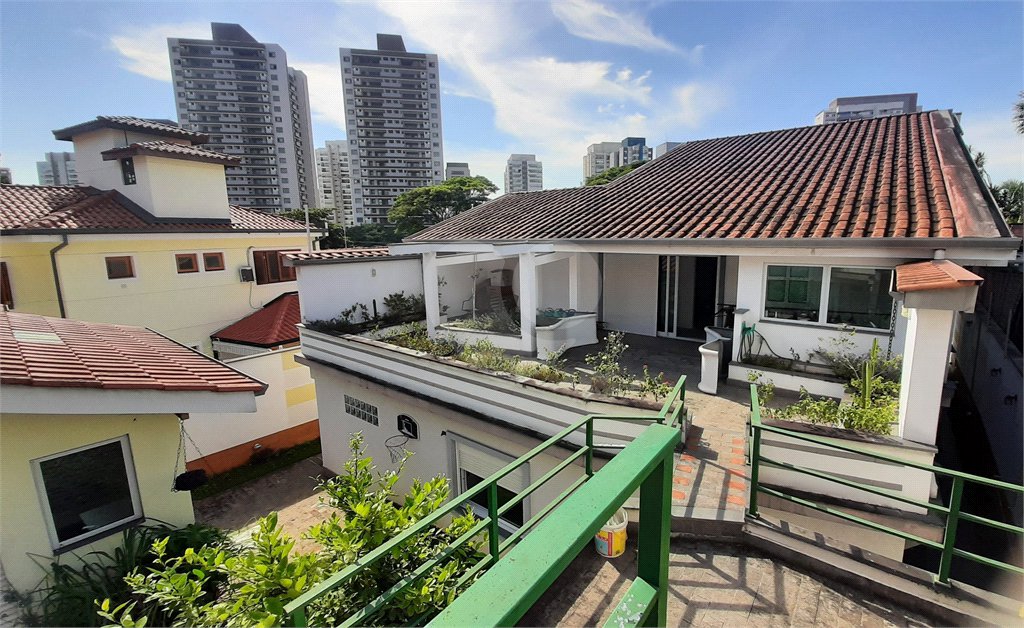 Casa à venda com 4 quartos, sendo 2 suítes, em Jardim Prudência, São Paulo, SP