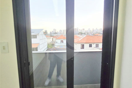 Sobrado à venda com 4 quartos, sendo 2 suítes,  em Vila Monumento, São Paulo, SP