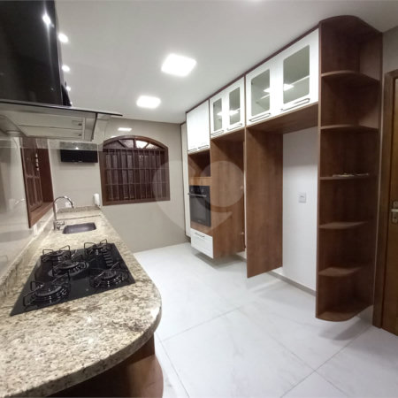 Casa à venda com 4 quartos, sendo 1 suíte,  em Vila Oliveira, Mogi das Cruzes, SP