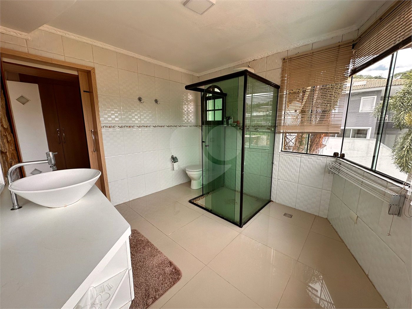 Casa à venda com 5 quartos, sendo 3 suítes, no condomínio Jd Itatinga, São Paulo - SP