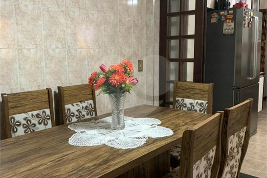 Sobrado à venda com 3 quartos, sendo 1 suíte,  em Vila Sabrina, São Paulo, SP