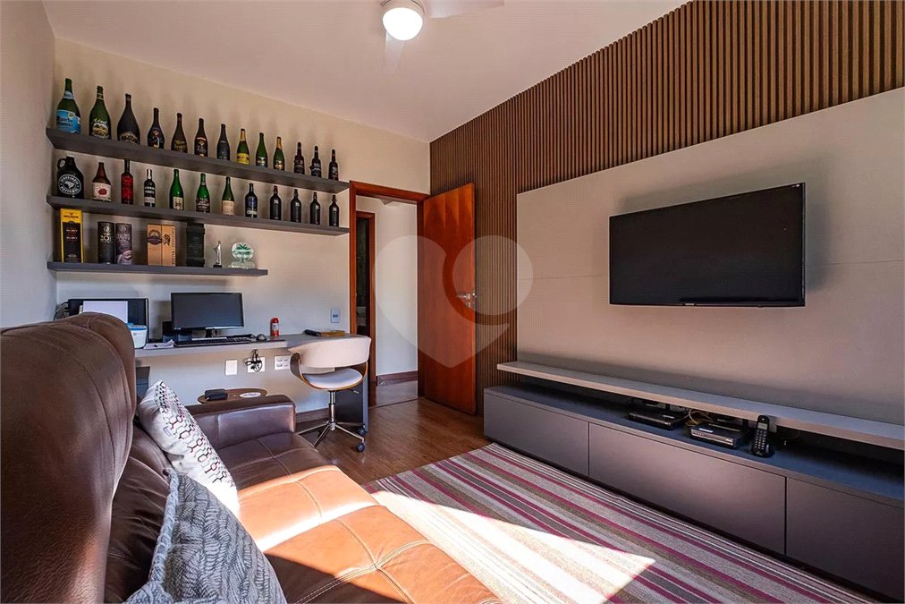 Apartamento à venda com 3 quartos, sendo 1 suíte, em Jardim das Bandeiras, São Paulo, SP