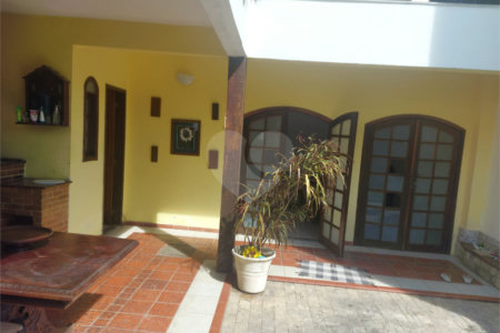 Casa à venda com 4 quartos, sendo 1 suíte, no condomínio River Plate, Rio de Janeiro - RJ