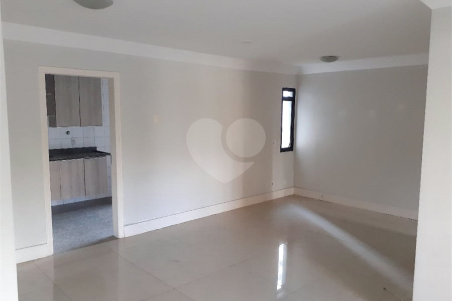Apartamento à venda com 3 quartos, sendo 1 suíte,  em Morumbi, São Paulo, SP