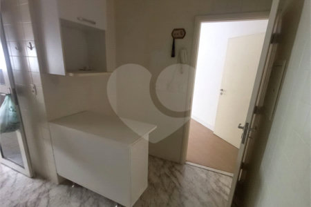 Apartamento à venda com 3 quartos, sendo 1 suíte,  em Vila Olímpia, São Paulo, SP